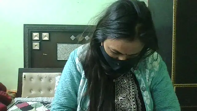 Snapshot of couplesuni chatting on December 18, 4:42 am couplesuni online show from December 18, 4:42 am