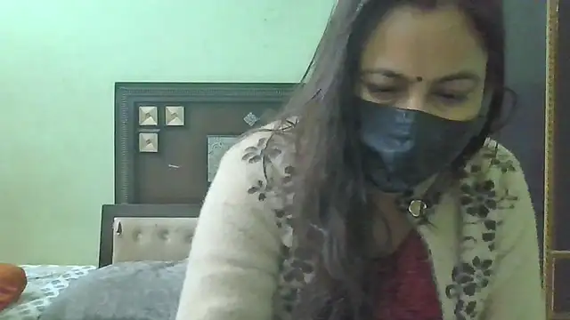 Snapshot of couplesuni chatting on December 23, 3:29 am couplesuni online show from December 23, 3:29 am