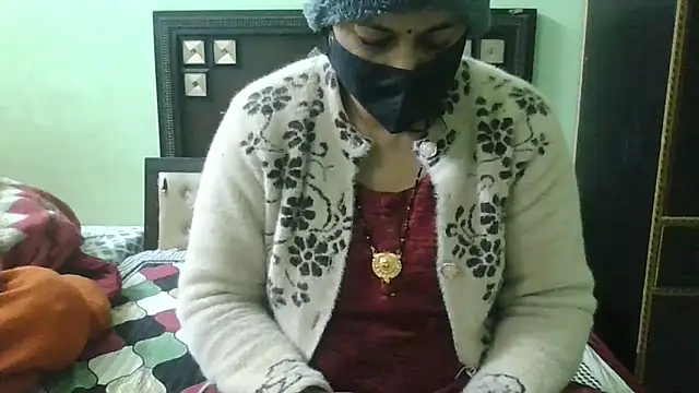 Snapshot of couplesuni chatting on December 24, 4:00 am couplesuni online show from December 24, 4:00 am