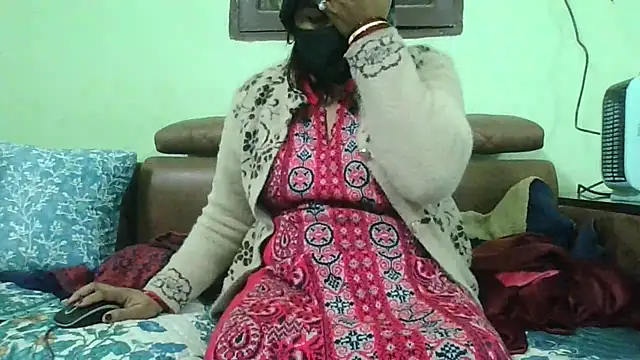 Snapshot of couplesuni chatting on January 4, 10:38 am couplesuni online show from January 4, 10:38 am