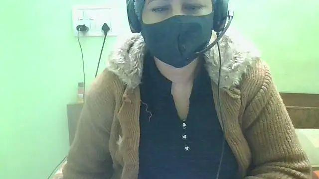 Snapshot of couplesuni chatting on January 16, 7:28 am couplesuni online show from January 16, 7:28 am