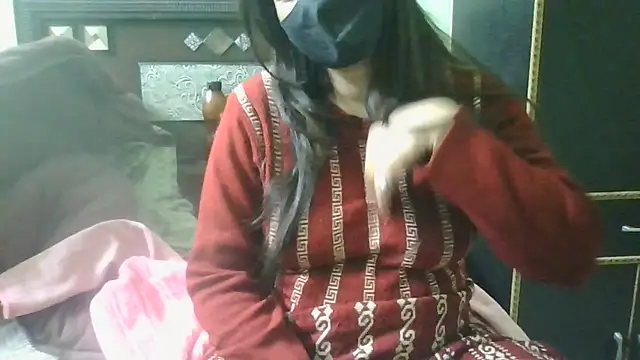 Snapshot of couplesuni chatting on January 17, 11:06 am couplesuni online show from January 17, 11:06 am