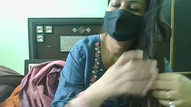 Snapshot of couplesuni chatting on March 3, 5:42 am couplesuni online show from March 3, 5:42 am