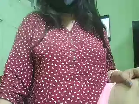 Snapshot of couplesuni chatting on March 18, 4:47 am couplesuni online show from March 18, 4:47 am