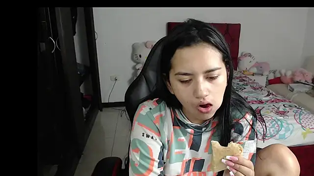 Snapshot of kayla_k18 chatting on January 11, 7:59 pm kayla k18 online show from January 11, 7:59 pm