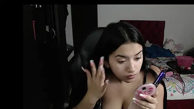 Snapshot of kayla_k18 chatting on January 14, 10:55 pm kayla k18 online show from January 14, 10:55 pm