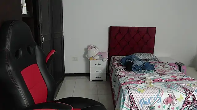 Snapshot of kayla_k18 chatting on February 11, 1:20 am kayla k18 online show from February 11, 1:20 am