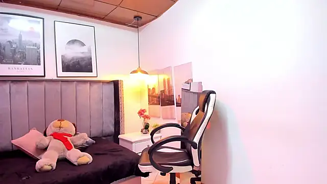 Snapshot of Alaia_Cute chatting on January 17, 6:33 pm Alaia Cute online show from January 17, 6:33 pm