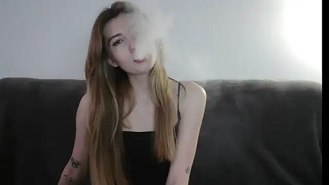 Snapshot of ErikaShyy chatting on December 25, 12:15 pm ErikaShyy online show from December 25, 12:15 pm