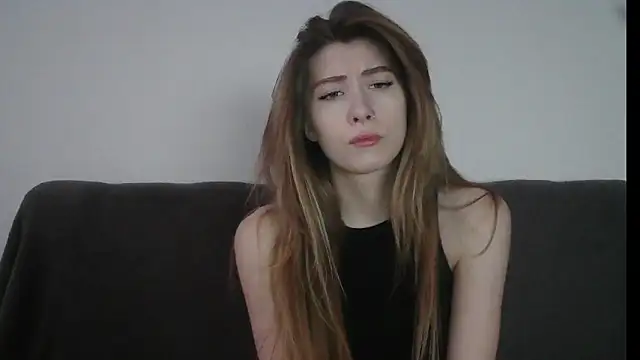 Snapshot of ErikaShyy chatting on January 14, 1:28 pm ErikaShyy online show from January 14, 1:28 pm