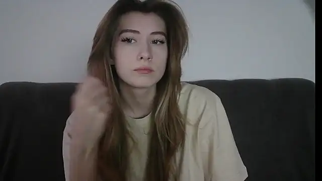 Snapshot of ErikaShyy chatting on January 21, 1:11 pm ErikaShyy online show from January 21, 1:11 pm