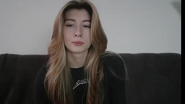 Snapshot of ErikaShyy chatting on January 29, 7:15 am ErikaShyy online show from January 29, 7:15 am