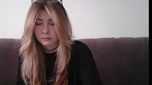 Snapshot of ErikaShyy chatting on January 30, 7:29 am ErikaShyy online show from January 30, 7:29 am