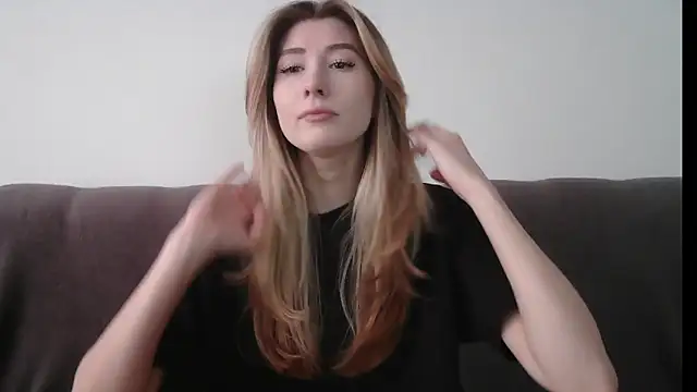 Snapshot of ErikaShyy chatting on February 6, 10:15 am ErikaShyy online show from February 6, 10:15 am