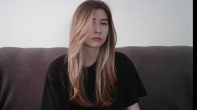 Snapshot of ErikaShyy chatting on February 11, 11:10 am ErikaShyy online show from February 11, 11:10 am