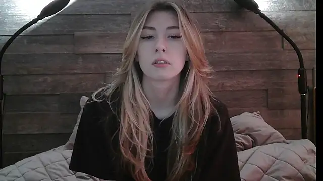 Snapshot of ErikaShyy chatting on February 20, 11:09 am ErikaShyy online show from February 20, 11:09 am