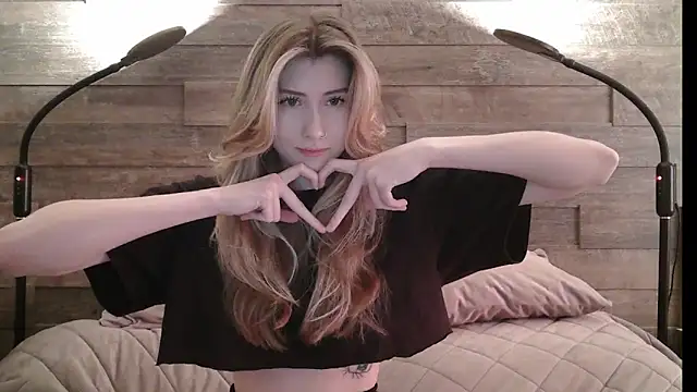 Snapshot of ErikaShyy chatting on March 7, 7:19 am ErikaShyy online show from March 7, 7:19 am