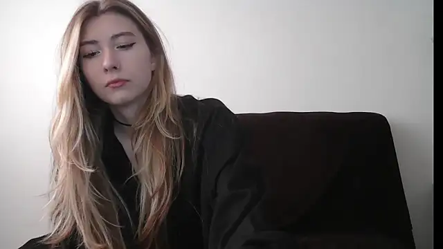 Snapshot of ErikaShyy chatting on September 8, 3:11 pm ErikaShyy online show from September 8, 3:11 pm