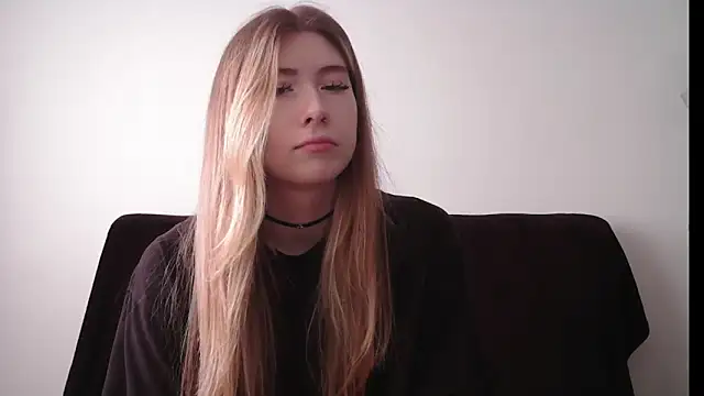 Snapshot of ErikaShyy chatting on September 25, 10:30 am ErikaShyy online show from September 25, 10:30 am