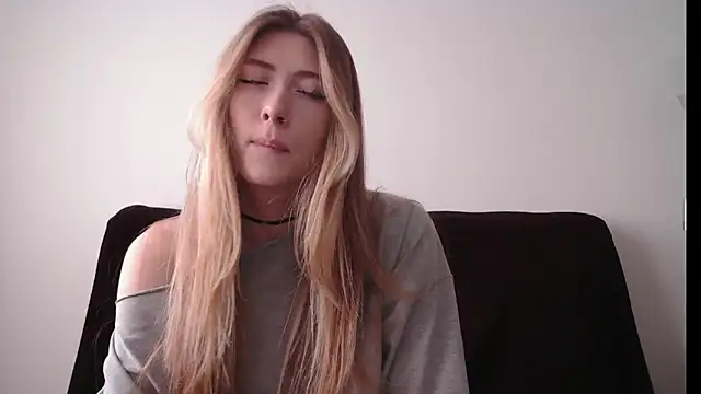 Snapshot of ErikaShyy chatting on September 26, 10:19 am ErikaShyy online show from September 26, 10:19 am