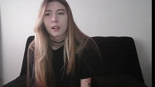 Snapshot of ErikaShyy chatting on October 9, 10:46 am ErikaShyy online show from October 9, 10:46 am