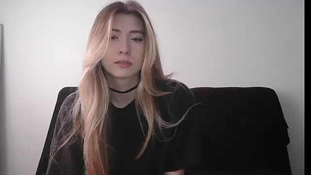 Snapshot of ErikaShyy chatting on October 10, 9:41 am ErikaShyy online show from October 10, 9:41 am