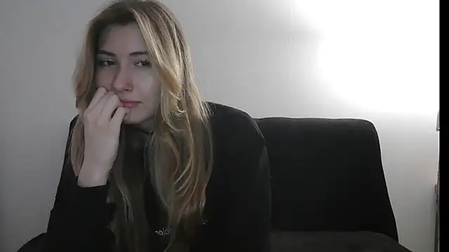 Snapshot of ErikaShyy chatting on October 18, 2:40 pm ErikaShyy online show from October 18, 2:40 pm