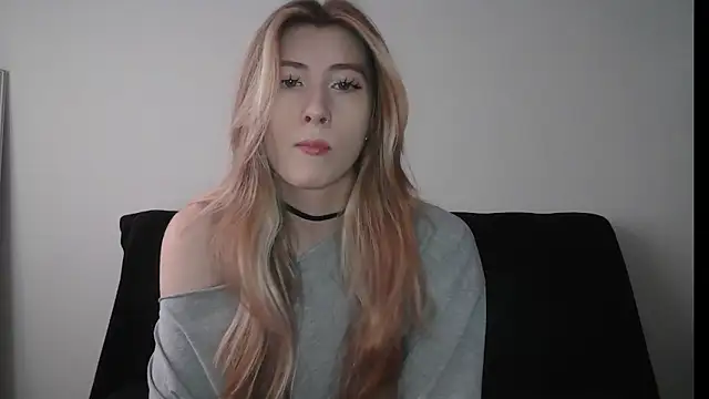 Snapshot of ErikaShyy chatting on October 29, 10:50 am ErikaShyy online show from October 29, 10:50 am