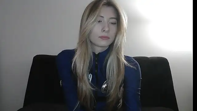 Snapshot of ErikaShyy chatting on October 31, 1:01 pm ErikaShyy online show from October 31, 1:01 pm