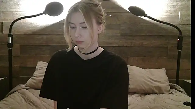 Snapshot of ErikaShyy chatting on December 2, 10:42 am ErikaShyy online show from December 2, 10:42 am