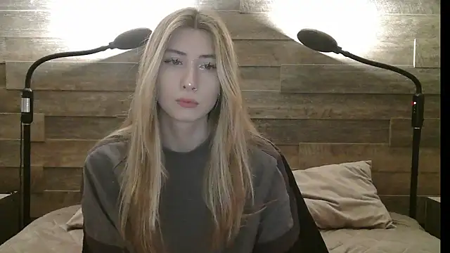 Snapshot of ErikaShyy chatting on December 3, 11:30 am ErikaShyy online show from December 3, 11:30 am