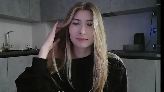 Snapshot of ErikaShyy chatting on December 4, 10:46 am ErikaShyy online show from December 4, 10:46 am