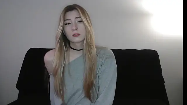 Snapshot of ErikaShyy chatting on December 15, 11:14 am ErikaShyy online show from December 15, 11:14 am