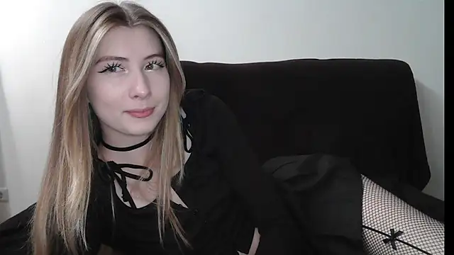 ErikaShyy online show from March 24, 11:26 am