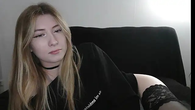 ErikaShyy online show from March 30, 12:06 pm