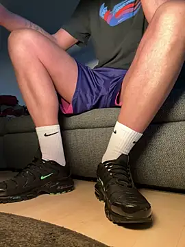 nikeaddicted2 online show from December 4, 2:26 pm