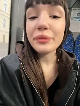 Sophie Avory online show from December 3, 8:05 am