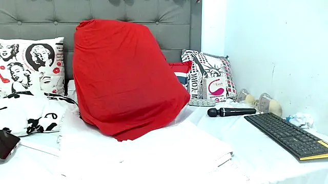 Snapshot of katysquirtdirty chatting on February 25, 12:34 pm katysquirtdirty online show from February 25, 12:34 pm