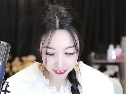 Nuyoah-77 online show from February 4, 7:00 pm