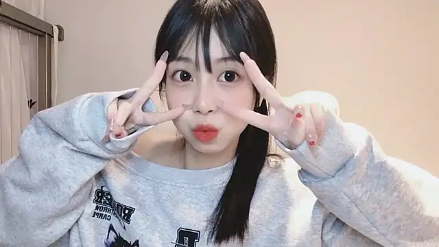 -Hottie online show from January 4, 6:30 pm