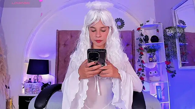 Snapshot of LadyAvalon chatting on November 13, 7:13 pm LadyAvalon online show from November 13, 7:13 pm