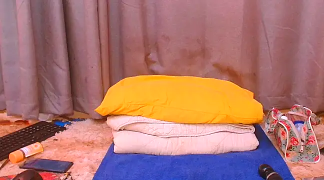 Snapshot of SexyCamilaxx chatting on February 9, 10:42 am SexyCamilaxx online show from February 9, 10:42 am