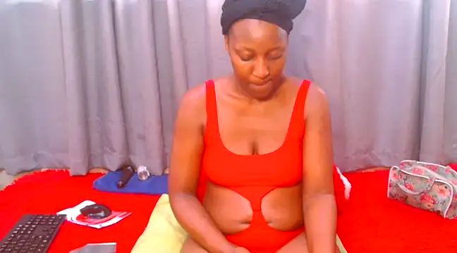 Snapshot of SexyCamilaxx chatting on February 14, 9:03 am SexyCamilaxx online show from February 14, 9:03 am