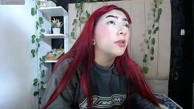 Snapshot of Mia_Rinn chatting on February 5, 1:11 pm Mia Rinn online show from February 5, 1:11 pm