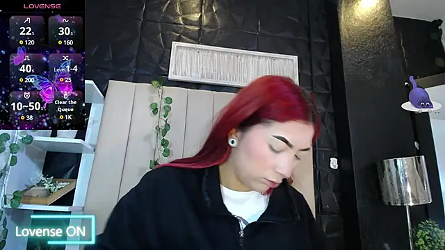 Snapshot of Mia_Rinn chatting on February 6, 1:43 pm Mia Rinn online show from February 6, 1:43 pm