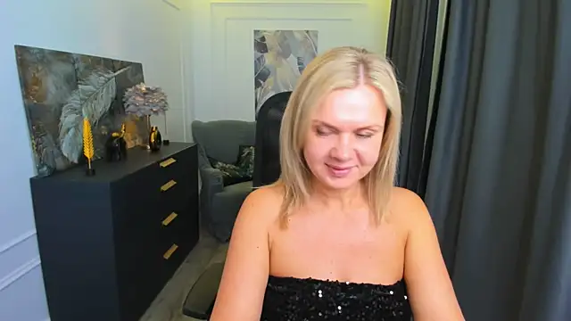 Snapshot of AgathaKlouin chatting on May 5, 7:11 pm AgathaKlouin online show from May 5, 7:11 pm