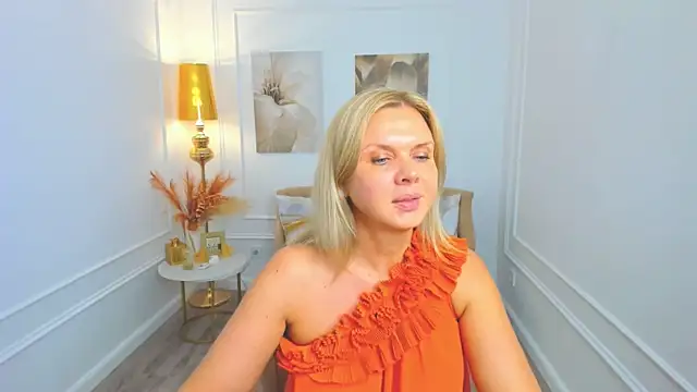 Snapshot of AgathaKlouin chatting on May 12, 7:11 pm AgathaKlouin online show from May 12, 7:11 pm