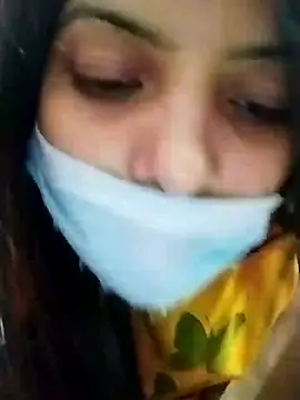 Snapshot of Hotty-Divya chatting on December 17, 2:00 pm Hotty-Divya online show from December 17, 2:00 pm