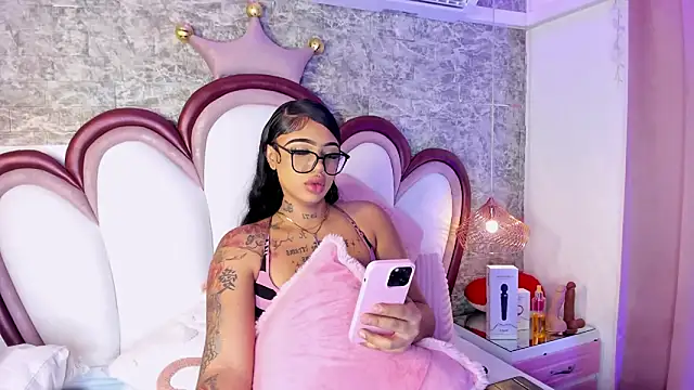 Mia Jansen online show from April 7, 1:33 pm