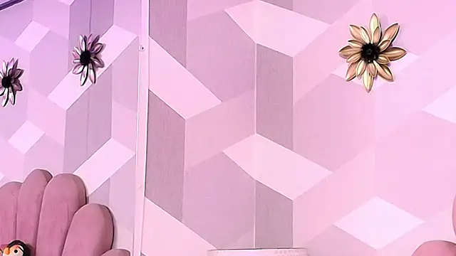 Snapshot of KylieMonnett chatting on December 2, 3:12 am KylieMonnett online show from December 2, 3:12 am